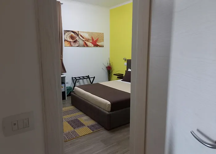 לינה וארוחת בוקר Brezza Marina 3*
