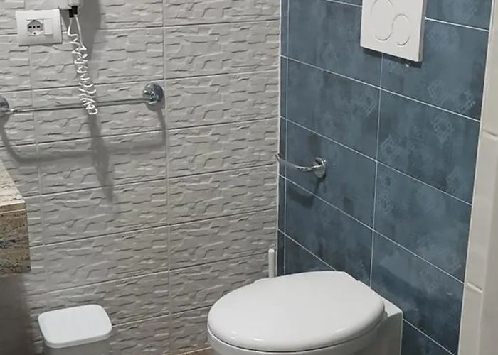 לינה וארוחת בוקר Brezza Marina 3*